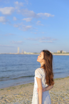 边摸边亲